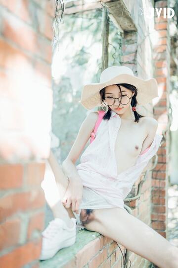 【极品首发❤️全裸露点】超人气极品女神『妍妍』最狂野户外露出❤️抓『精虫』的美女 全裸来抓虫虫吧 高清720P原版