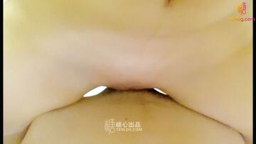 极品爆乳学生妹贴心服侍▌许木学长▌白村衫娇乳乍泄 吸吮舔舐美味肉棒 无毛嫩穴上位全自动抽送