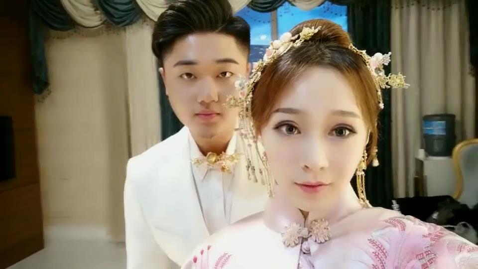 齊齊哈爾極品白虎【楊鑫磊】終極典藏，初看此女就非常喜歡，纖細肌膚舒服顏值生活照