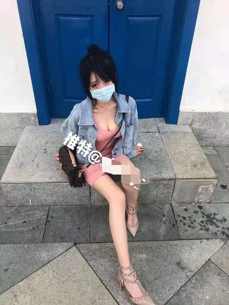 最近非常火的抖音【推特校服妹】大尺度性爱私拍流出 穿着校服的爆乳学妹骑乘疯狂啪啪 高清私拍102P
