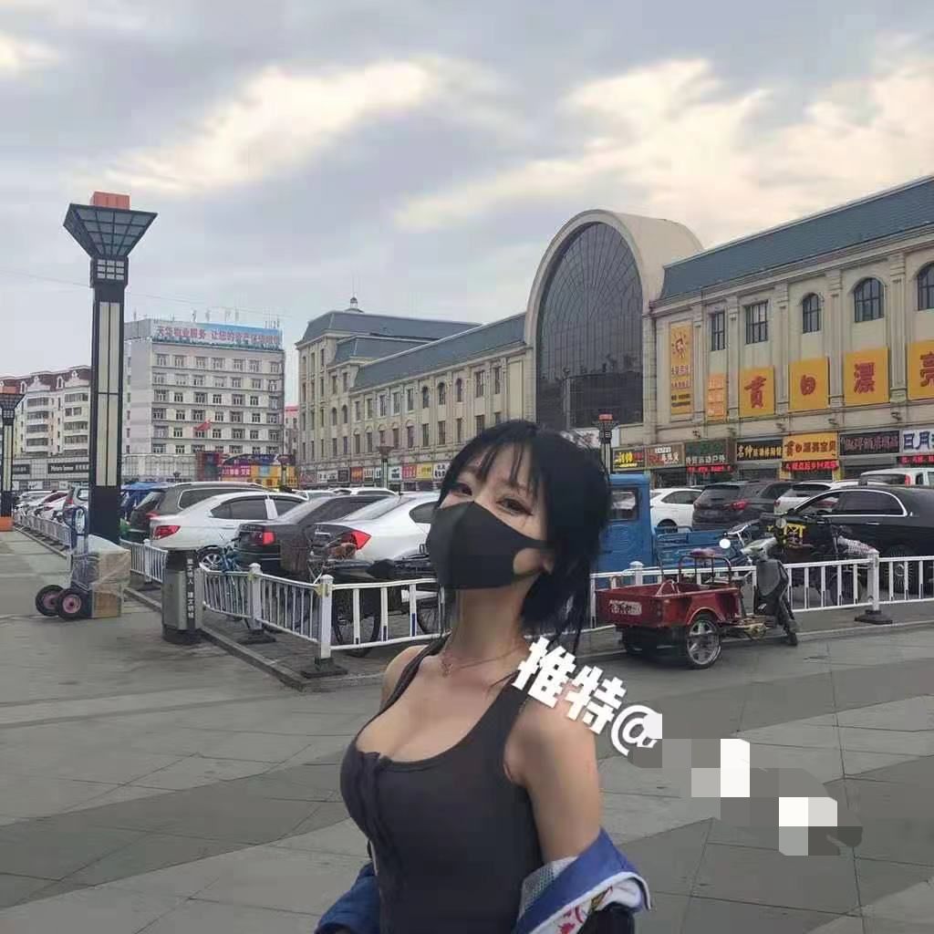 最近非常火的抖音【推特校服妹】大尺度性爱私拍流出 穿着校服的爆乳学妹骑乘疯狂啪啪 高清私拍102P