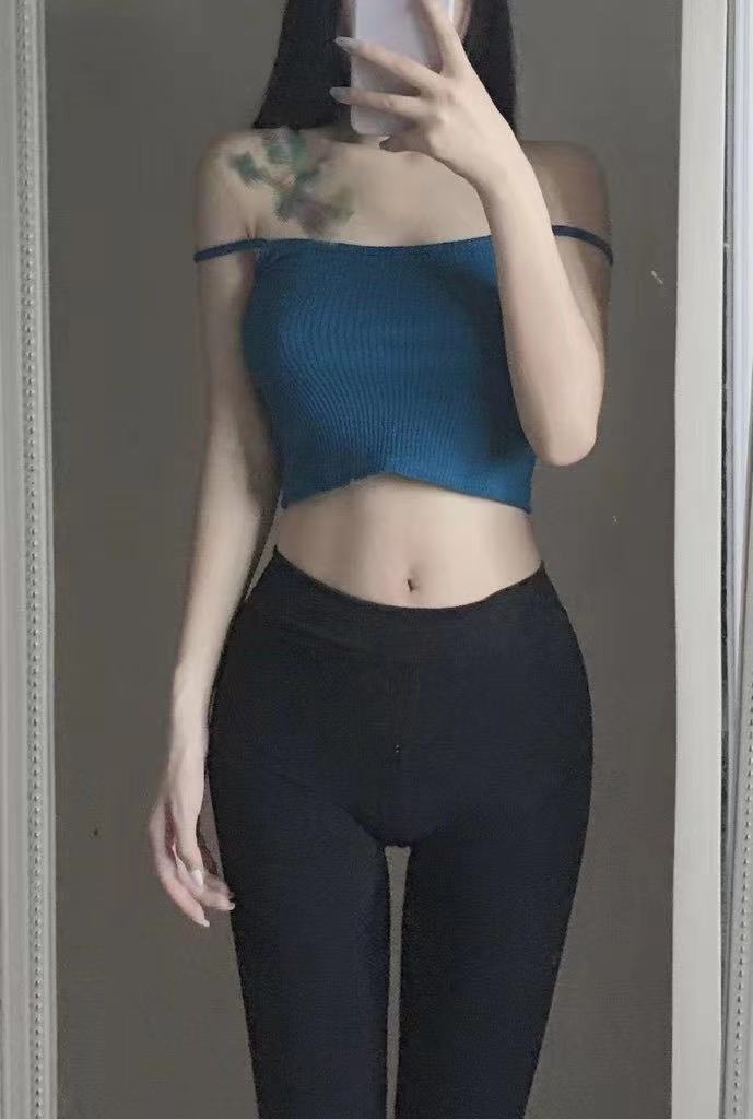 最近非常火的抖音【推特校服妹】大尺度性爱私拍流出 穿着校服的爆乳学妹骑乘疯狂啪啪 高清私拍102P