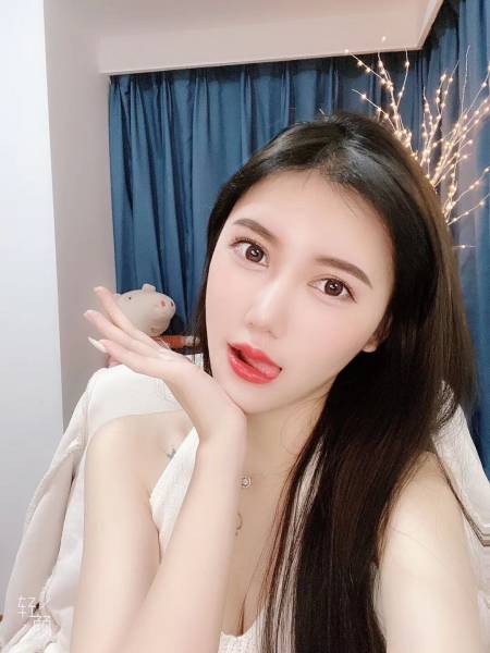 【重磅福利】全网稀缺资源 最新高端淫妻私密群内部福利Vol.7 各式美女随便操 高清私拍768P