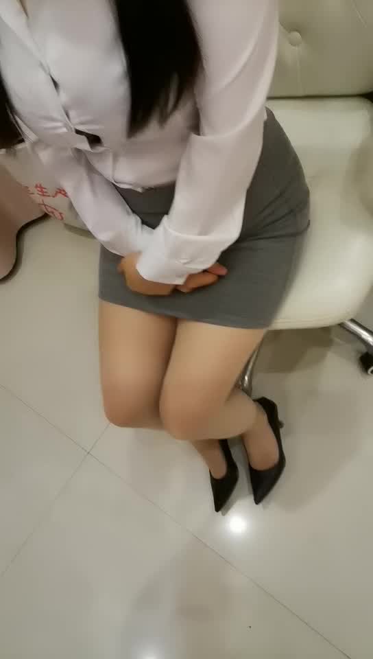 隔壁人妻借洗手间被屌丝男强奸。勾引高级会所SPA技师