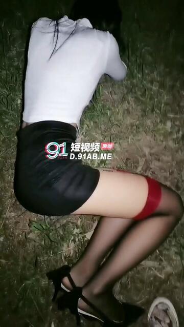 ✿劲爆嫩模✿ 究极黑丝魔鬼身材模特被灌醉一路狂吐 回家路上遭捡尸 迷奸任意抽插极品嫩穴 狂喷精液射头上