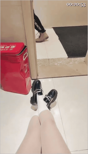 ㊙️【你的瑶瑶】风骚御姐逼夹跳蛋商场露出闲逛躲厕所露出自慰连体丝袜商场户外丝袜高跟跳蛋道具爆浆喷水①20V[15.83 GB/42:08:45/HD]盇愃